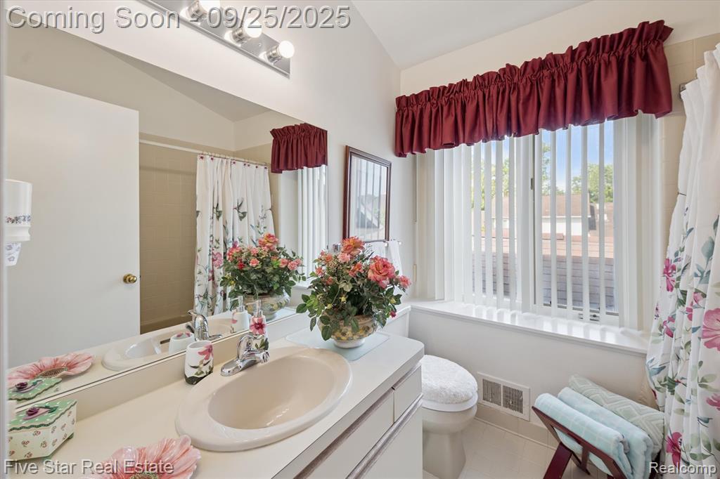 5611 Hillcrest Circle W, 50, West Bloomfield, MI — Photo 30