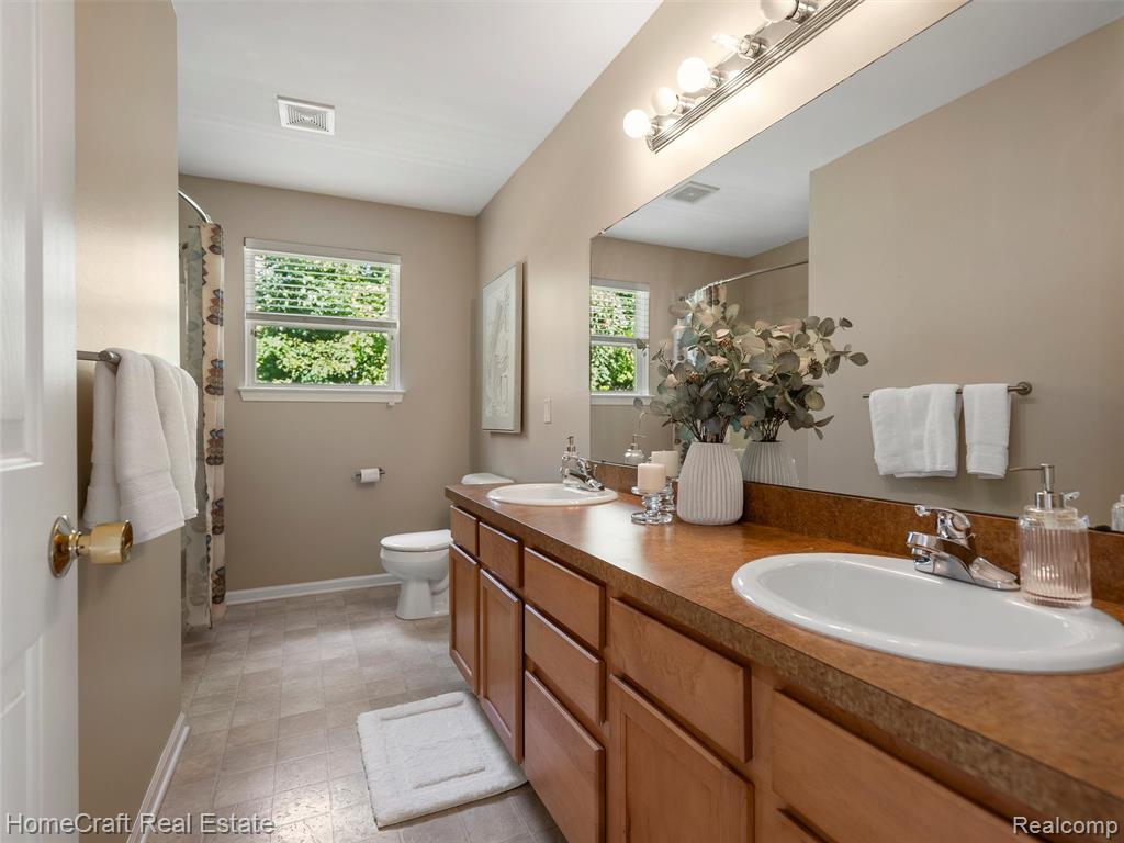 5930 FORESTAL Drive, Waterford, MI 48327 — Photo 28