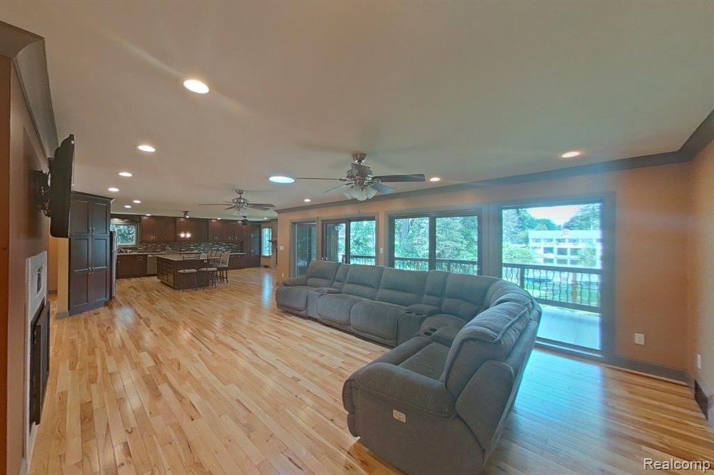 6523 ELLINWOOD Drive, White Lake, MI 48383 — Photo 43