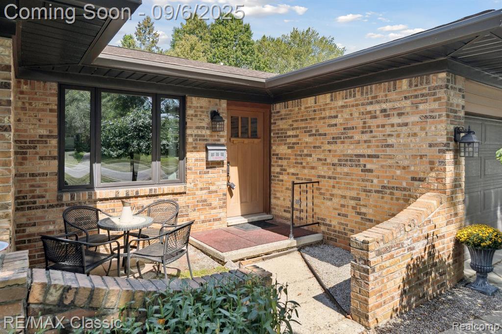 806 Abbey Lane, Milford, MI 48381 — Photo 2
