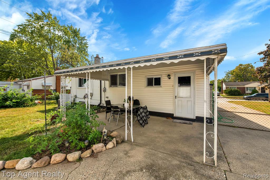 545 SONIA Avenue, Madison Heights, MI 48071 — Photo 23