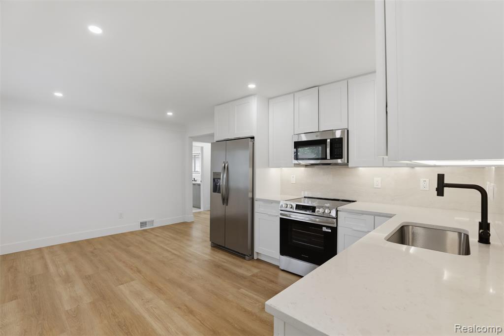 18001 Elizabeth Street, Roseville, MI 48066 — Photo 13