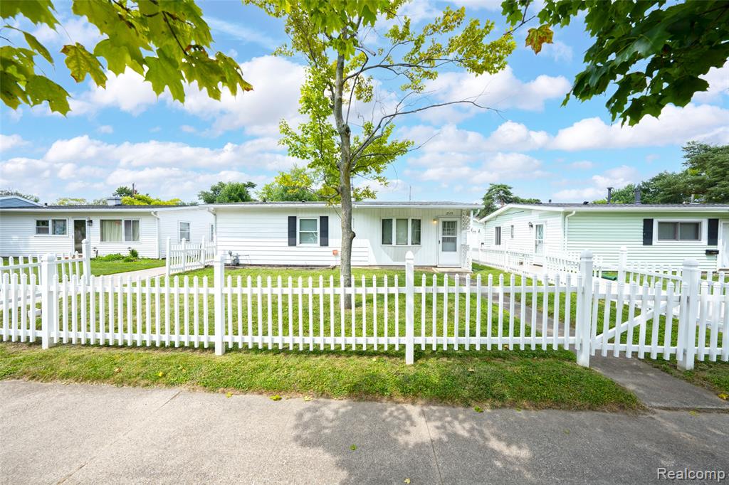 2535 Locust Street, Port Huron, MI 48060