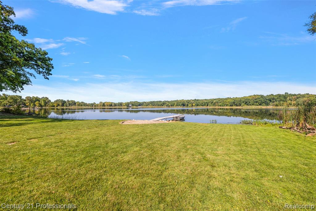 2679 Lakeview Drive, Ortonville, MI 48462 — Photo 9