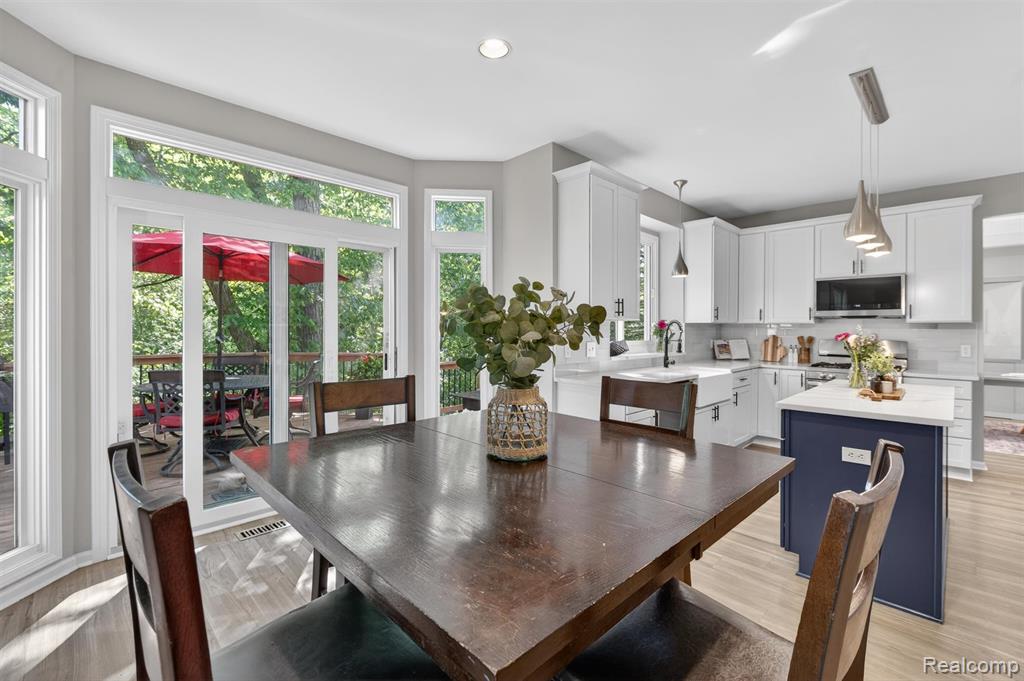 7359 Colchester Lane, West Bloomfield, MI — Photo 11