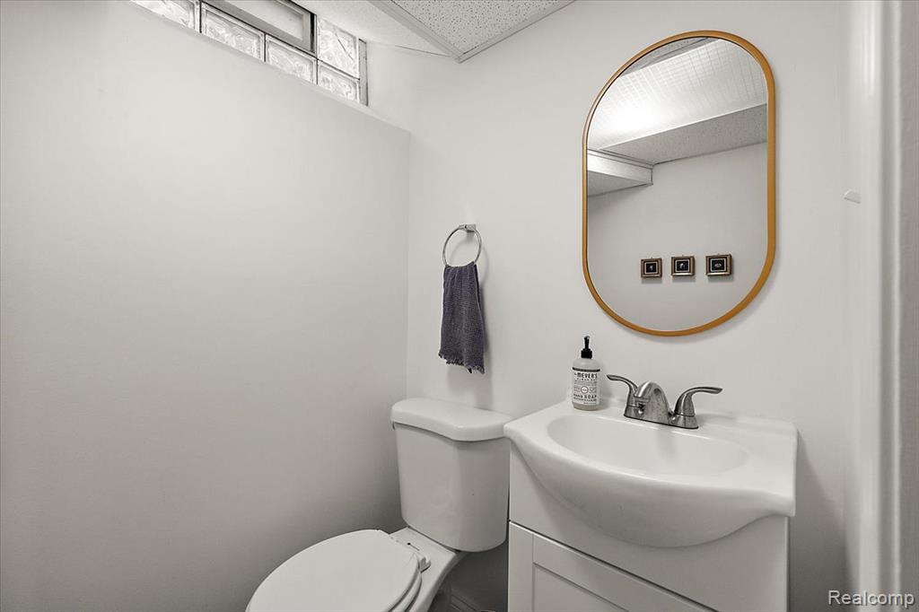 16244 Lauderdale Avenue, Beverly Hills, MI 48025 — Photo 41