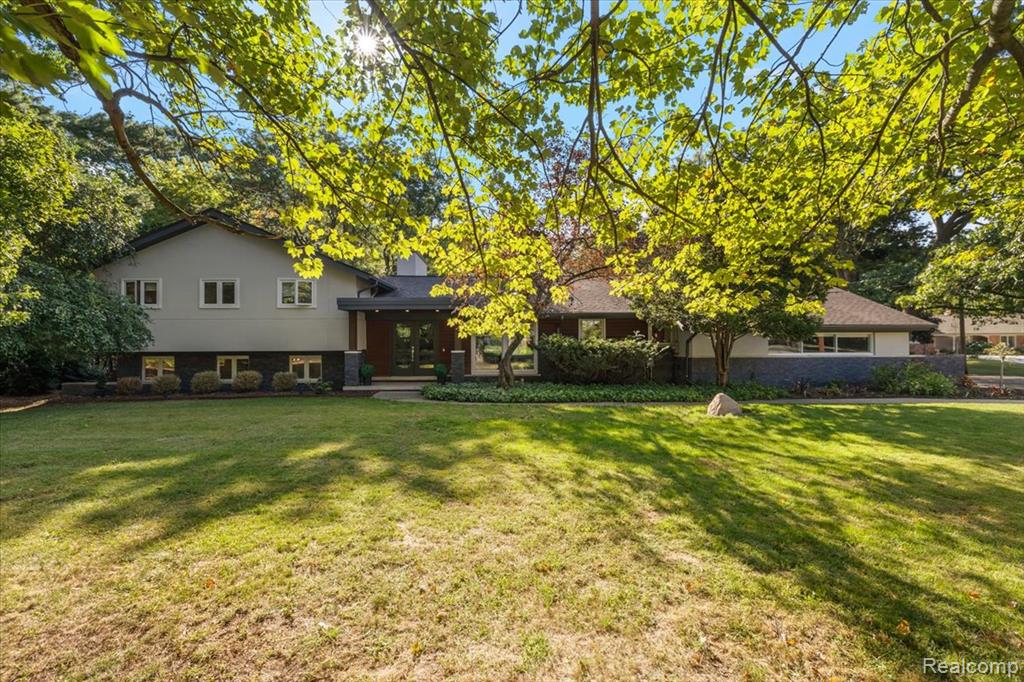 7315 Lindenmere Drive, Bloomfield Hills, MI 48301 — Photo 2