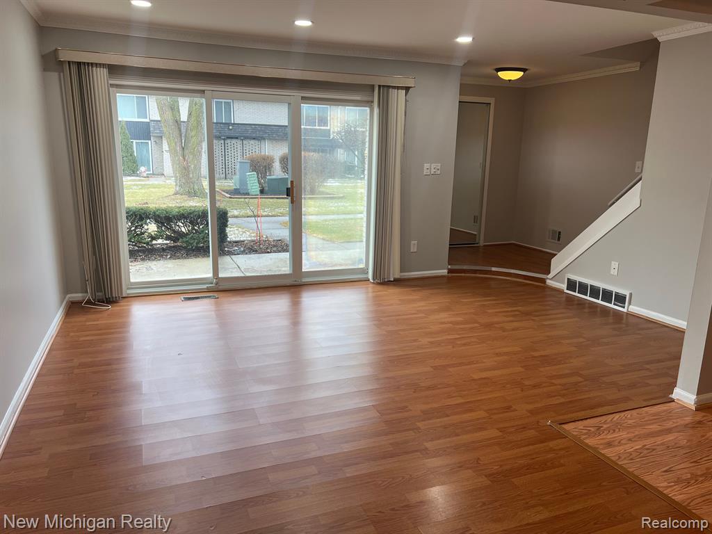 8272 KARAM Boulevard, Warren, MI 48093 — Photo 5