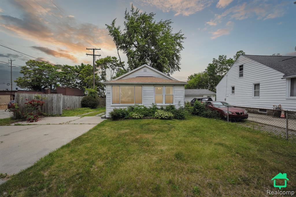 823 Hawthorne Avenue, Ypsilanti, MI 48198 — front exterior