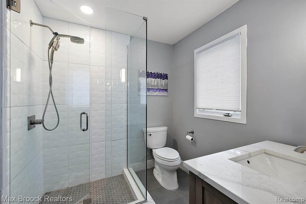 3540 Erie Drive, Orchard Lake Village, MI 48324 — Photo 14