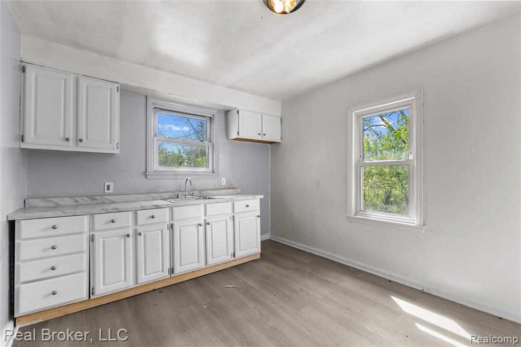 13576 Warwick Street, Detroit, MI 48223 — Photo 7