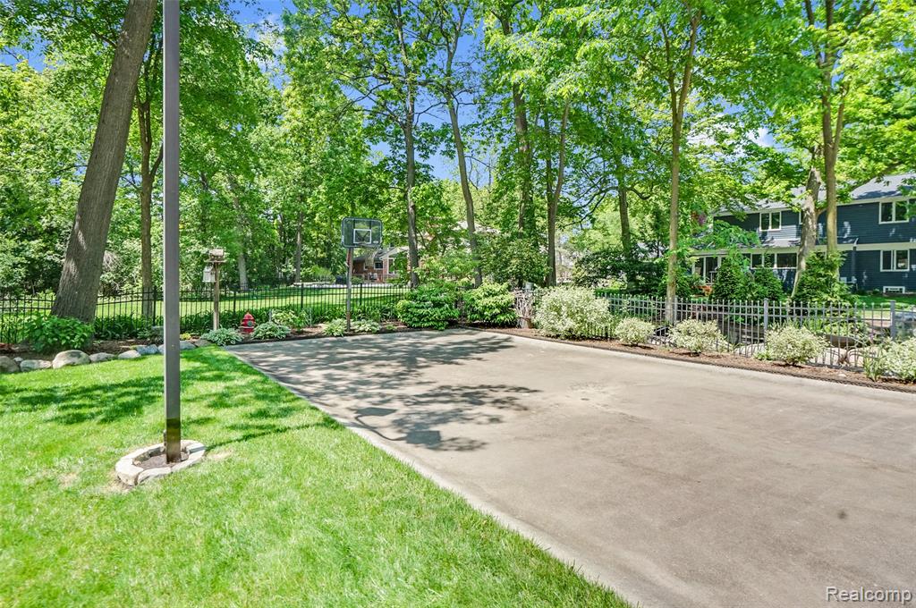 5693 Hunters Gate Drive, Troy, MI 48098 — Photo 51