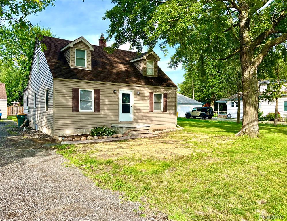 51470 Washington Street, New Baltimore, MI 48047 — front exterior