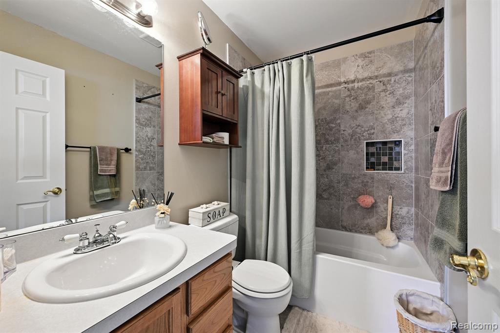 9520 Timber Ridge Drive, Grand Blanc, MI 48439 — Photo 6