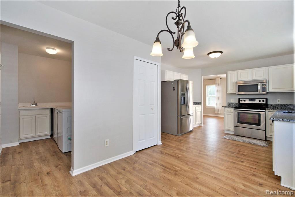 3381 CROMWELL Road, Ann Arbor, MI 48105 — Photo 11