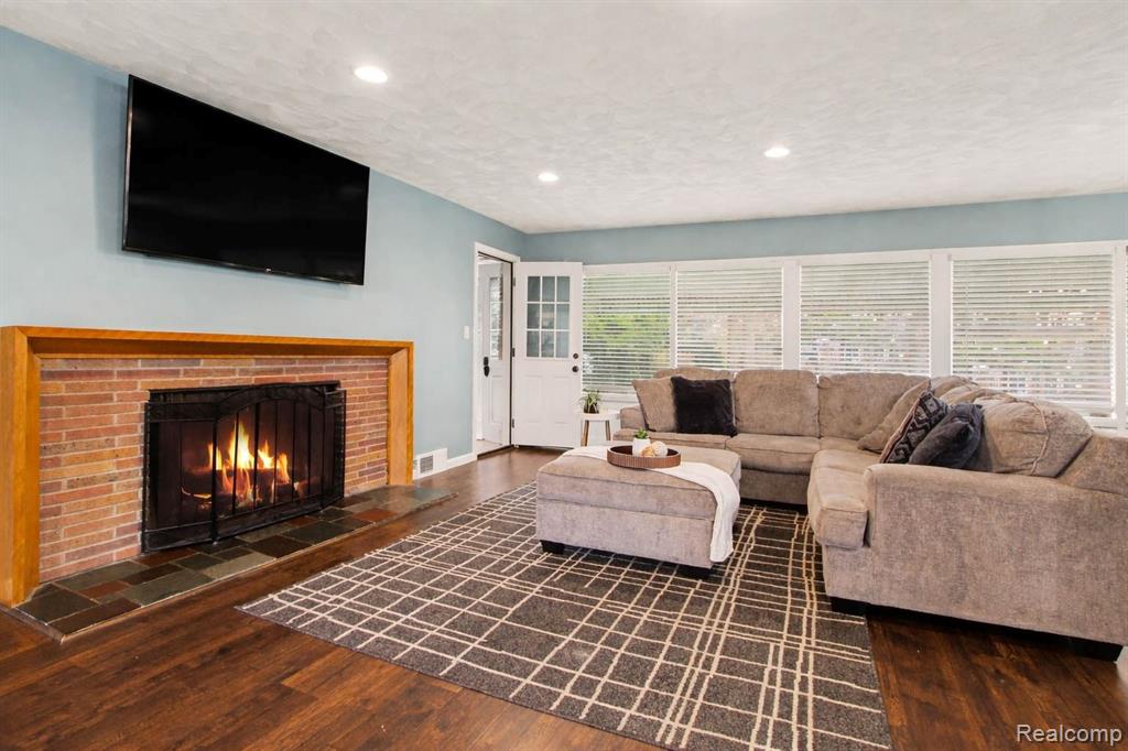 330 Cole Road, Monroe, MI 48162 — Photo 4