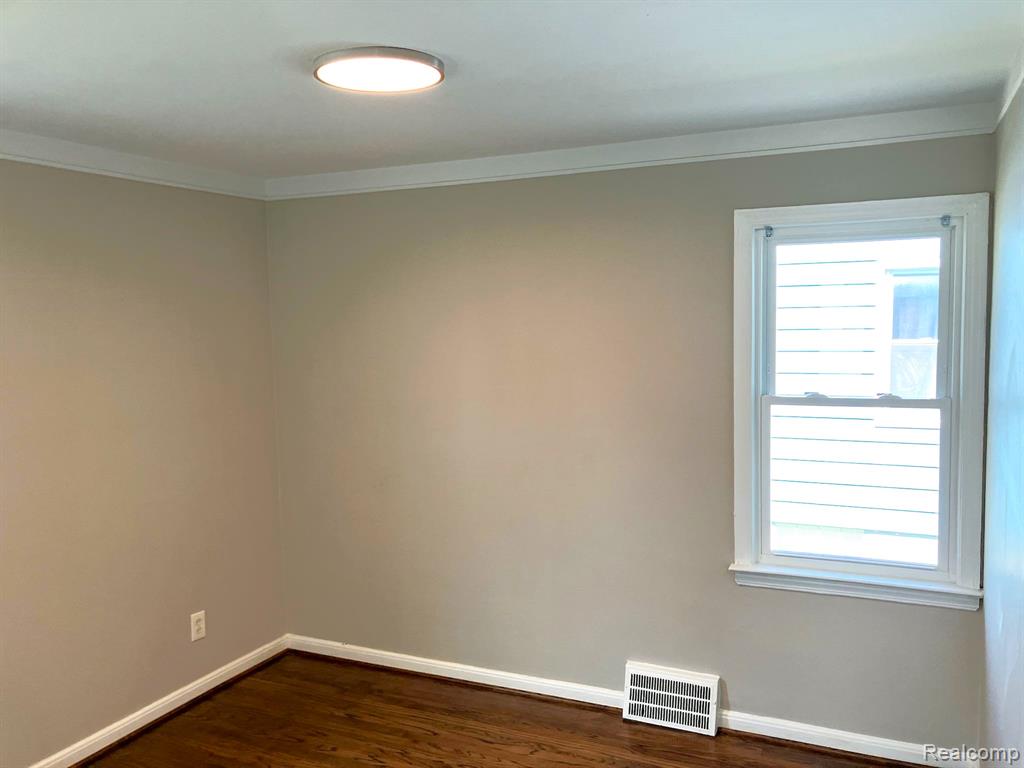 8112 COOLIDGE Avenue, Center Line, MI 48015 — Photo 13