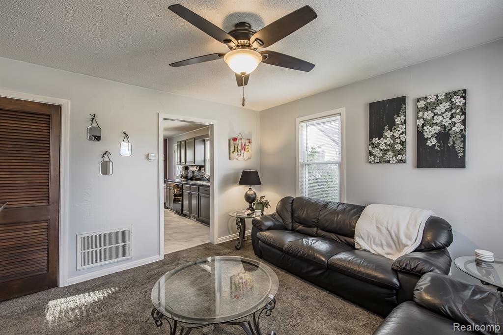 44084 Utica Road, Utica, MI 48317 — Photo 14