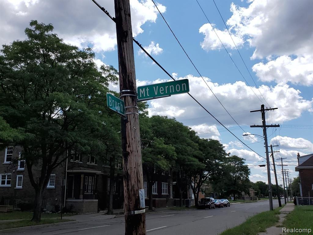 8261 BRUSH, Detroit, MI 48202 — front exterior