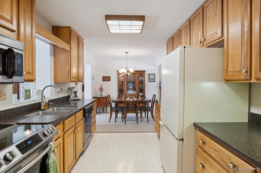 310 TAYLOR Lane, Chelsea, MI 48118 — Photo 15