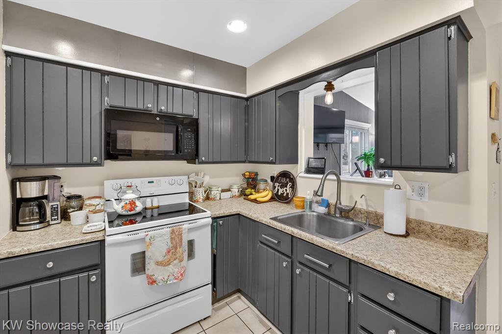 341 Rustic Circle, White Lake, MI — Photo 15