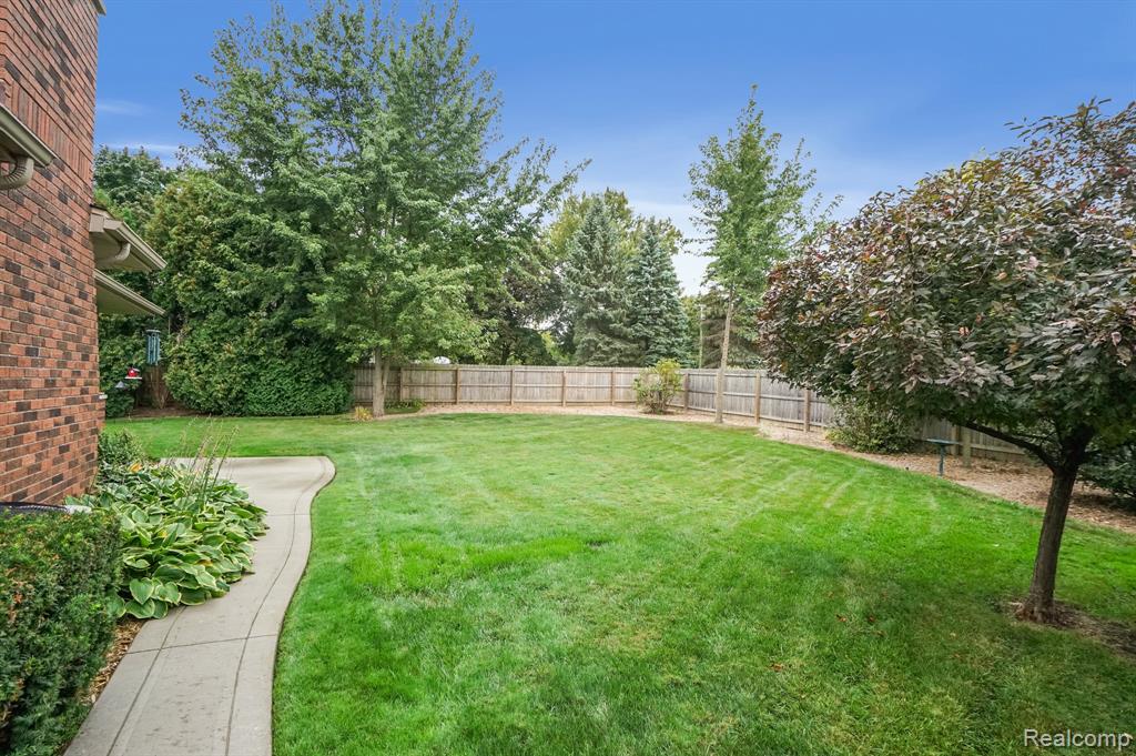 6989 Fredmoor Drive, Troy, MI 48098 — Photo 37