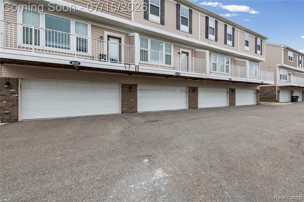 4616 Bradley Circle, Troy, MI 48085 — Photo 6