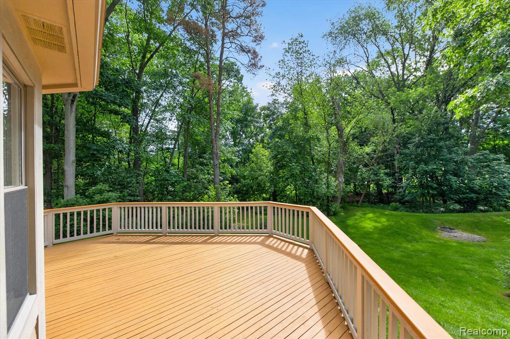 5079 Pinewood Drive, Brighton, MI 48116 — Photo 40