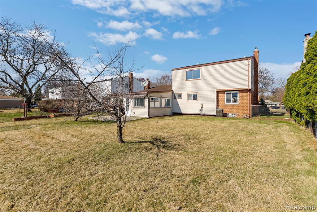 40621 RINALDI Drive, Sterling Heights, MI 48313 — Photo 45