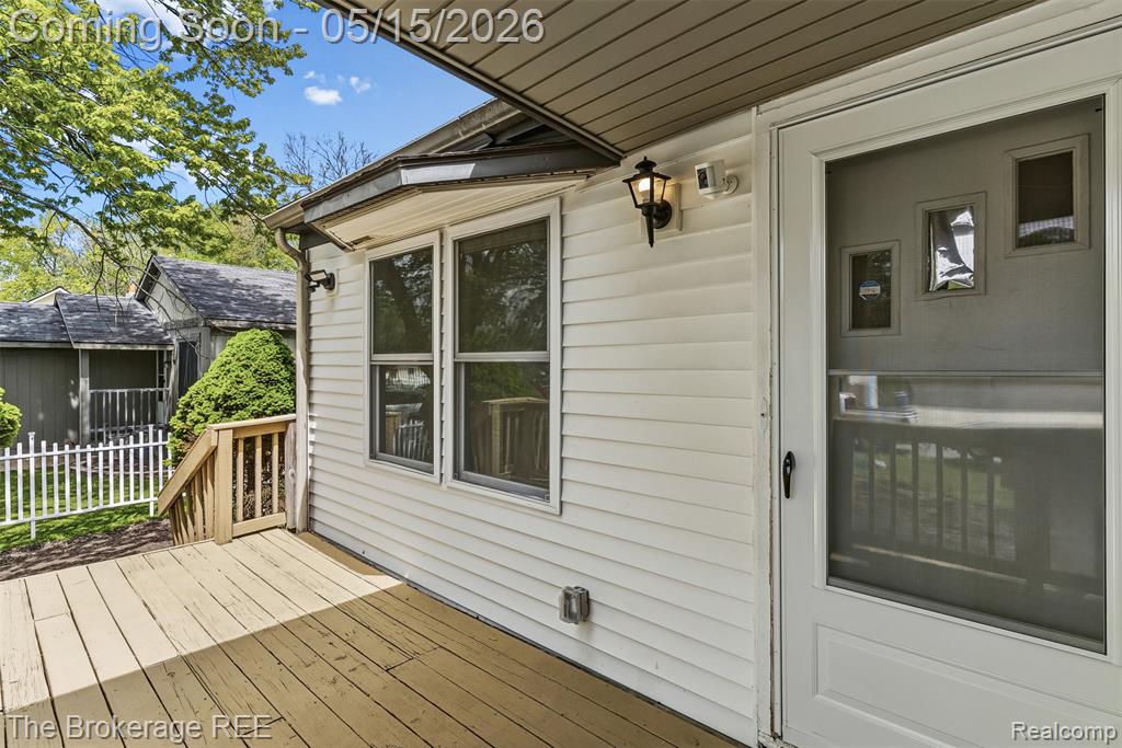 6430 Cloverton Drive, Waterford, MI 48329 — Photo 4