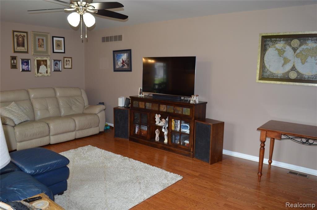 5708 Berwick Court, Clarkston, MI — Photo 9