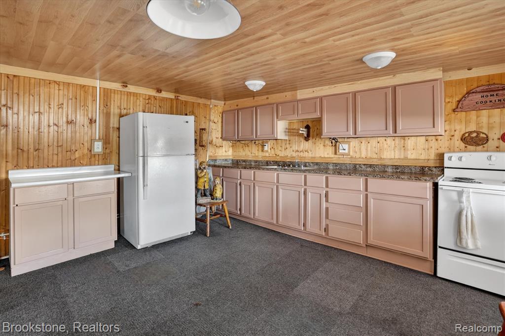 6571 Sherman Drive, Otter Lake, MI 48464 — Photo 8