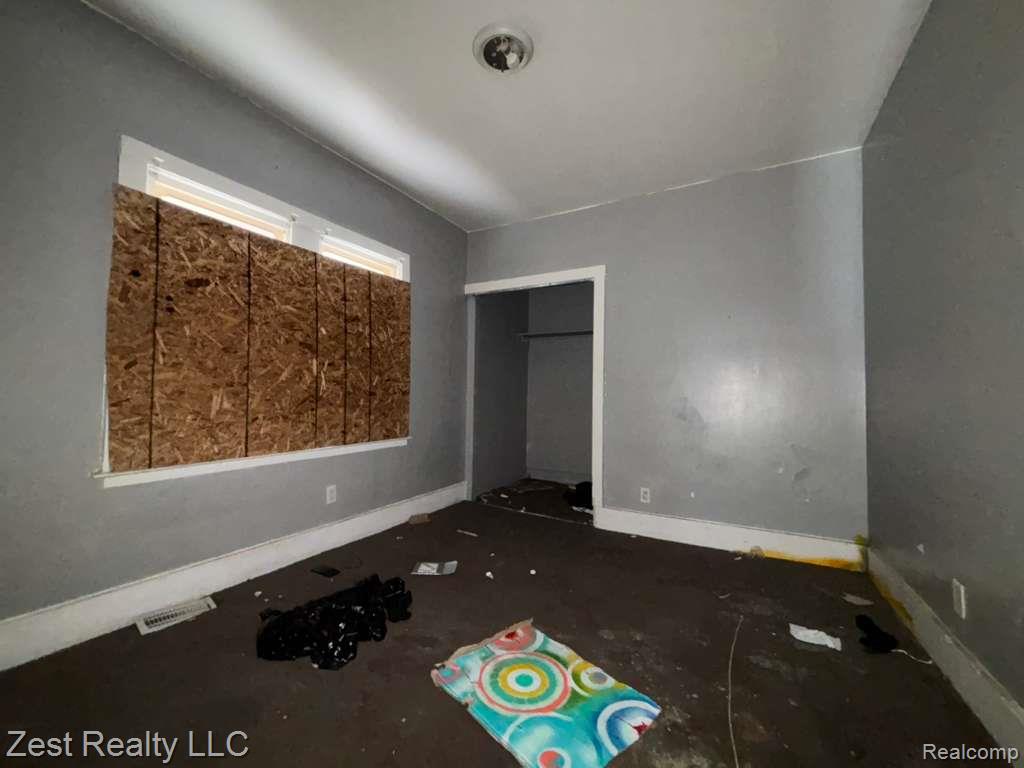 9206 PINEHURST Street, Detroit, MI 48204 — Photo 11