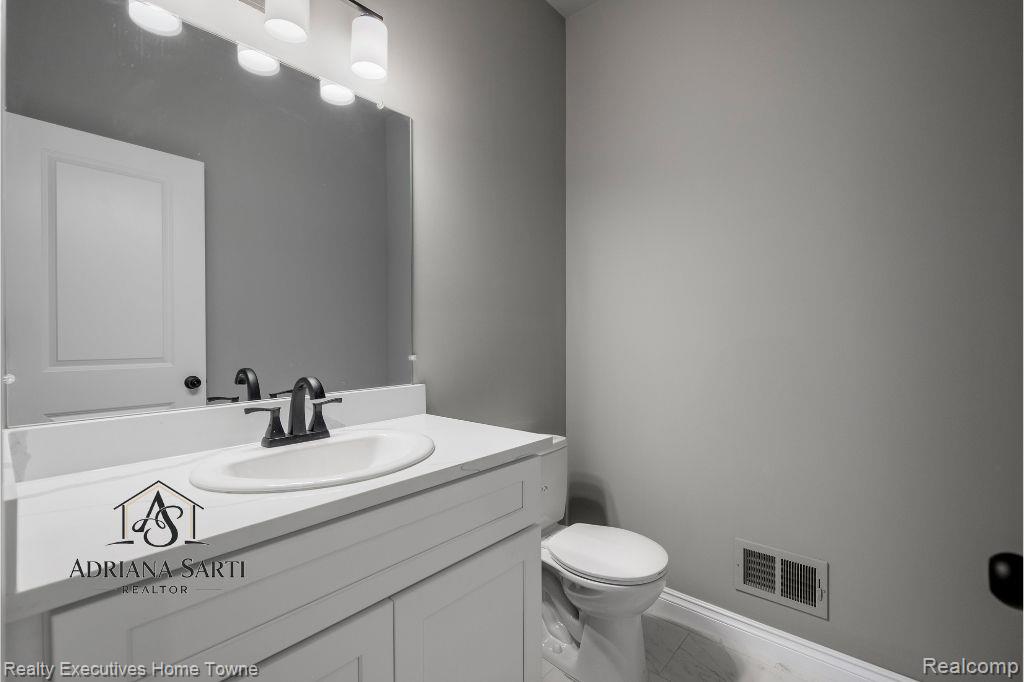 54161 Carrigan Drive, New Baltimore, MI 48047 — Photo 16