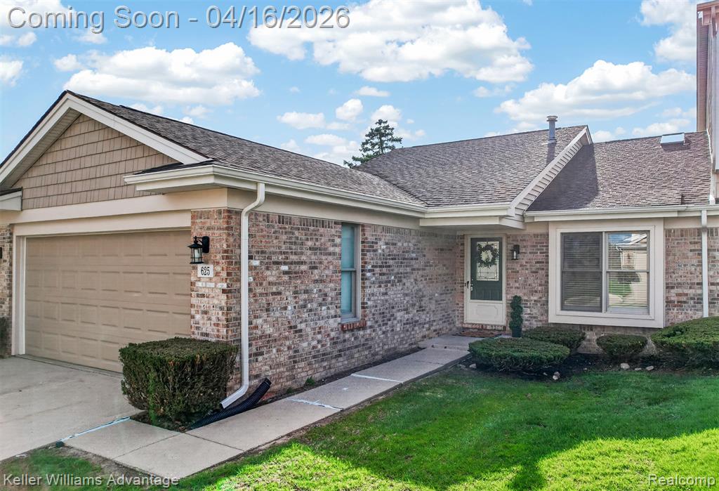 625 Summit Ridge Drive, Milford, MI 48381 — front exterior