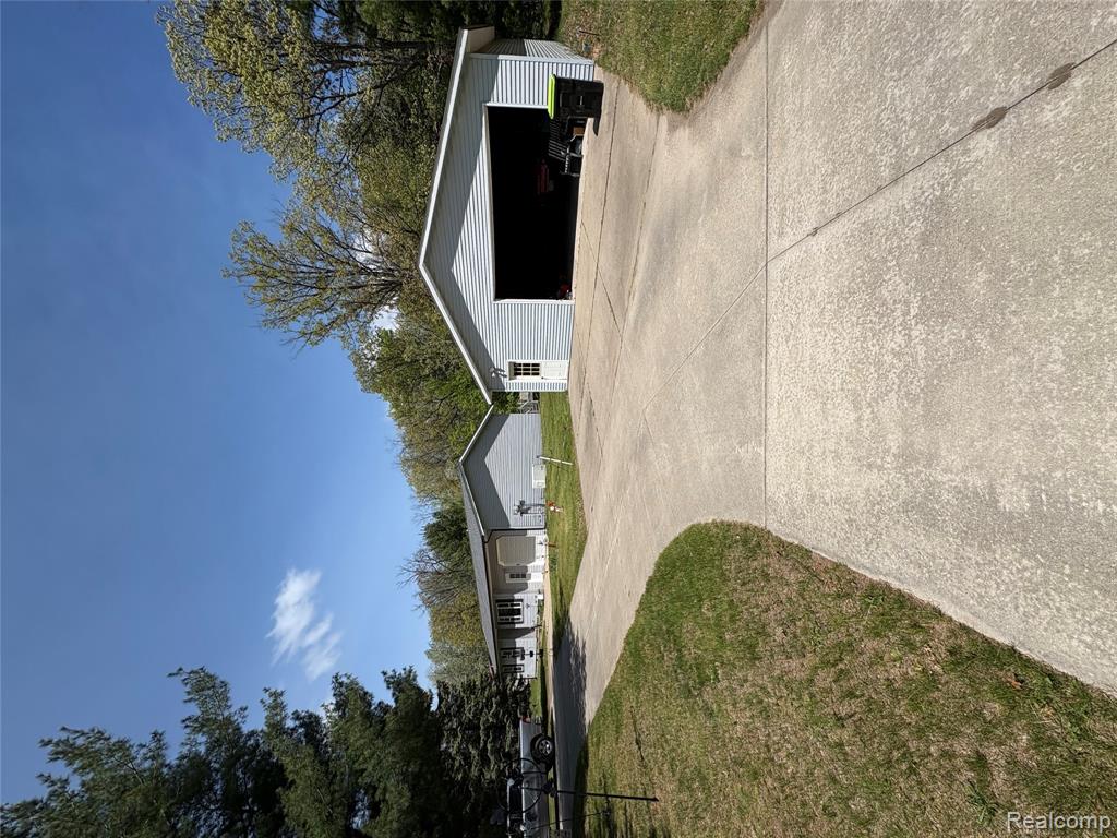 8105 Artesia Beach, St. Helen, MI 48656 — Photo 2