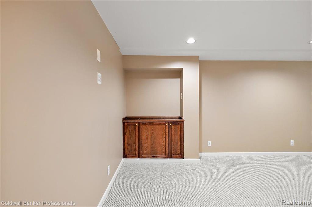 9485 BAYWOOD Drive, Plymouth, MI 48170 — Photo 43