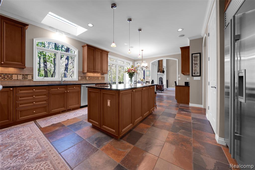 4502 Forest Edge Lane, West Bloomfield, MI 48323 — Photo 30