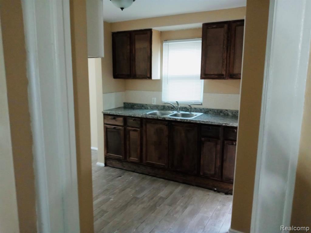 8111 Warwick Street, Detroit, MI 48228 — Photo 9