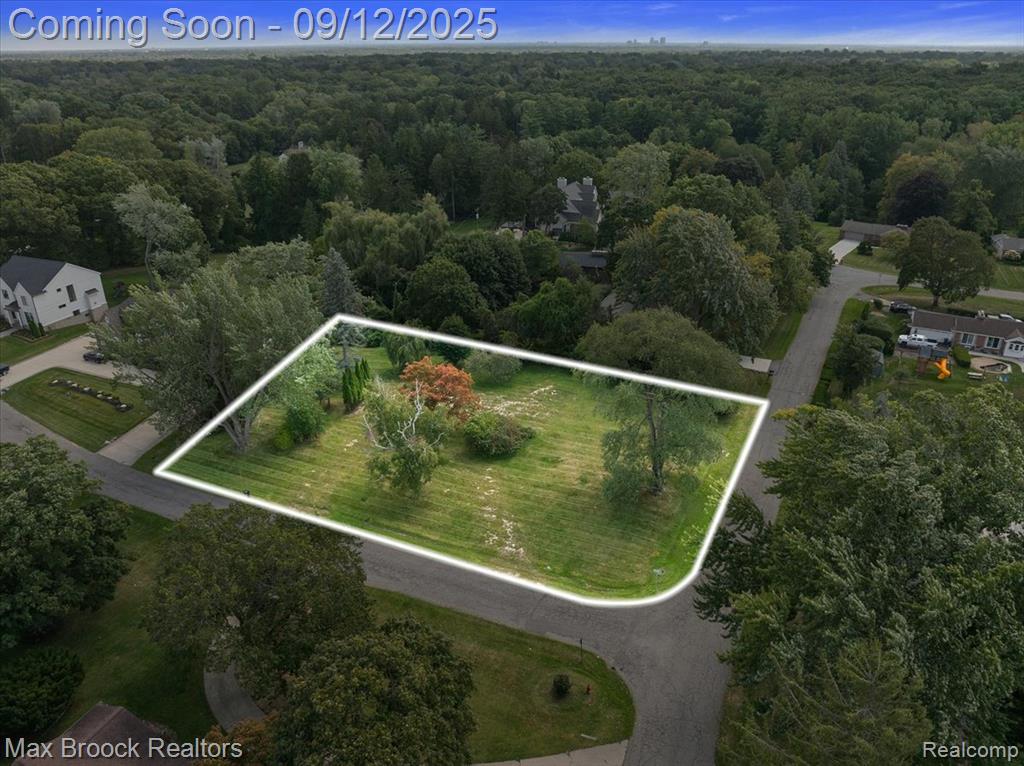 1027 Joanne Court, Bloomfield Hills, MI 48302