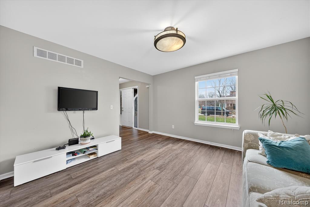 1029 White Trail, Wixom, MI 48393 — Photo 6