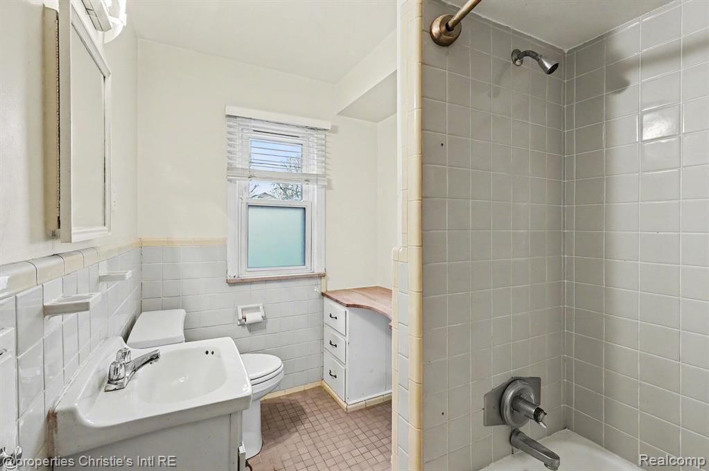 13146 Hart Avenue, Huntington Woods, MI — Photo 10