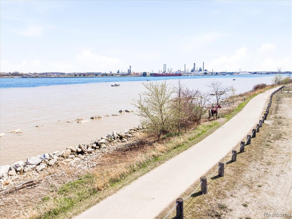 1618 MILITARY Street, Port Huron, MI 48060 — Photo 4