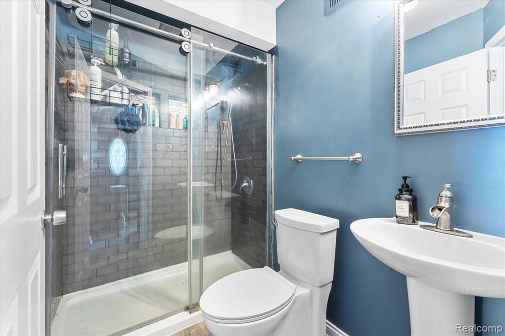 6365 Buckingham Avenue, Allen Park, MI 48101 — Photo 17