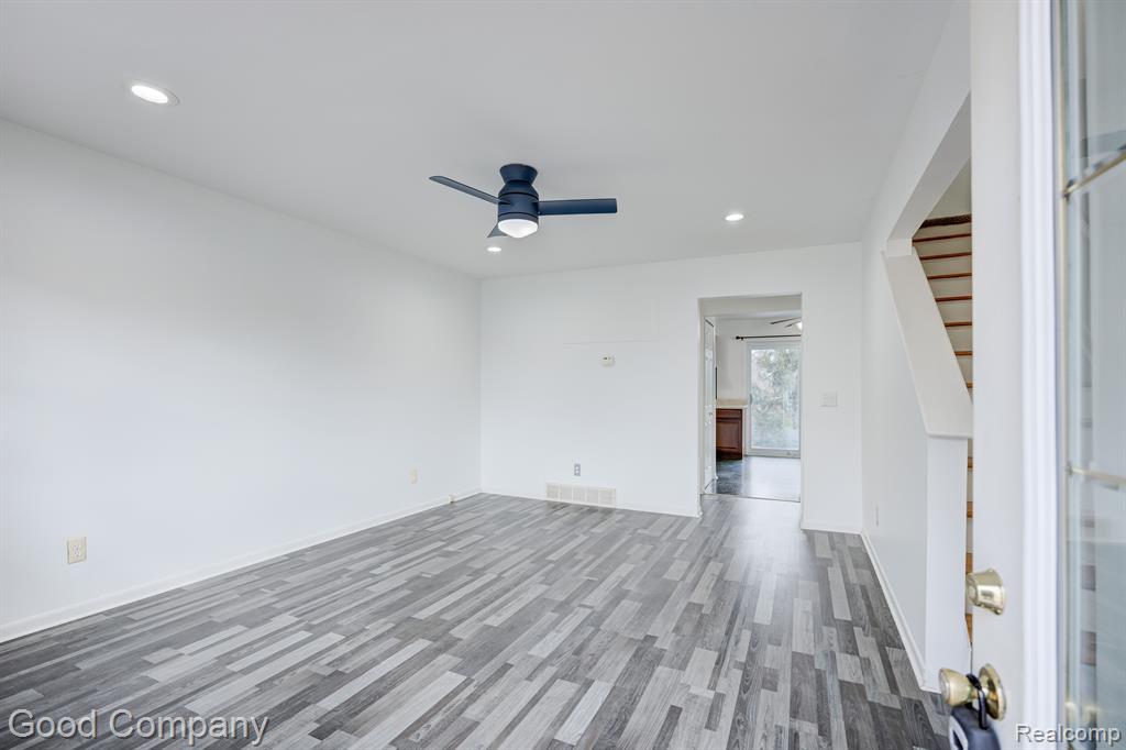 45756 KENSINGTON Street, 319, Utica, MI 48317 — Photo 3