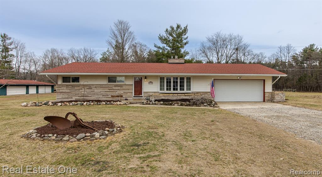 475 S Coats Road, Oxford, MI 48371 — front exterior