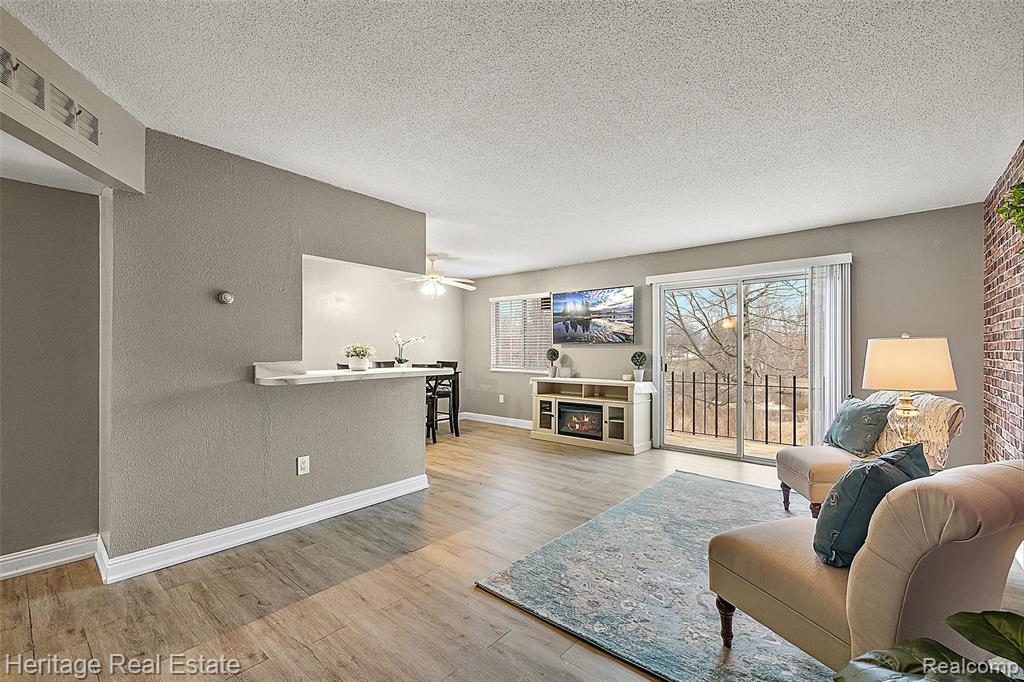 5299 Highland Road, 202, Waterford, MI 48327 — Photo 5