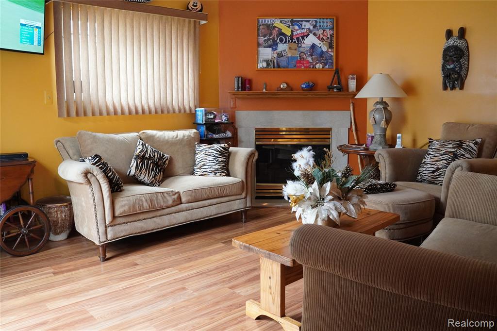 19445 McIntyre Street, Detroit, MI 48219 — Photo 4