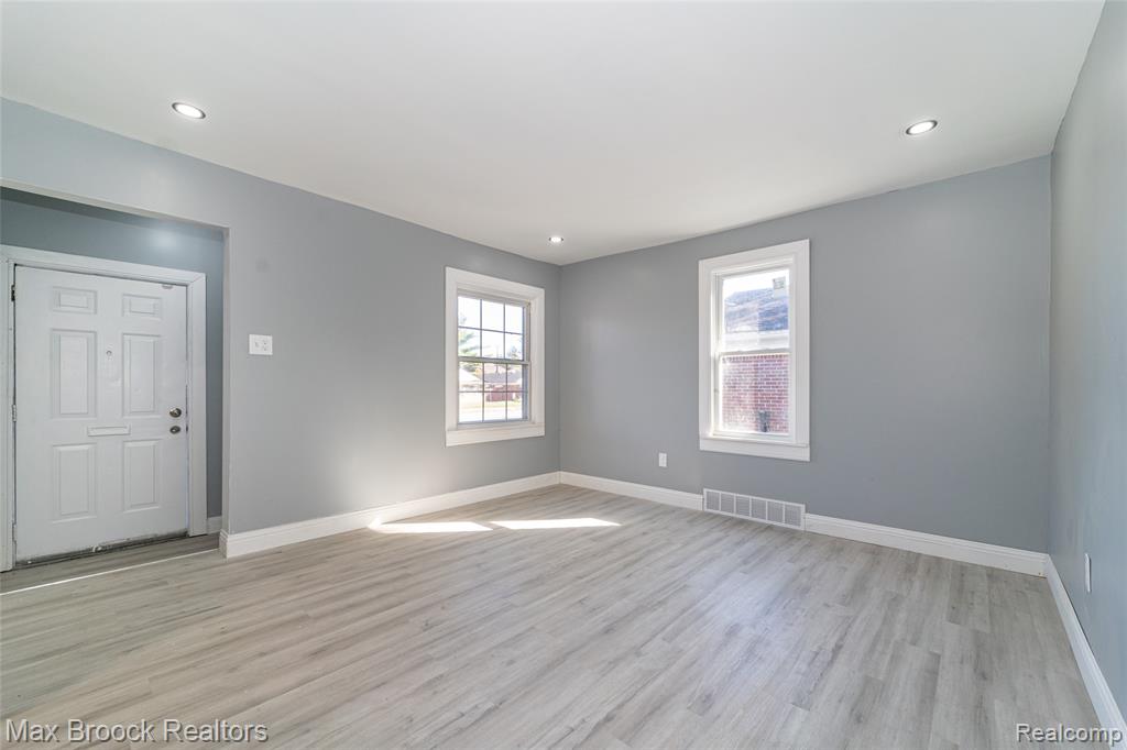 9327 Schaefer Highway, Detroit, MI 48228 — Photo 9