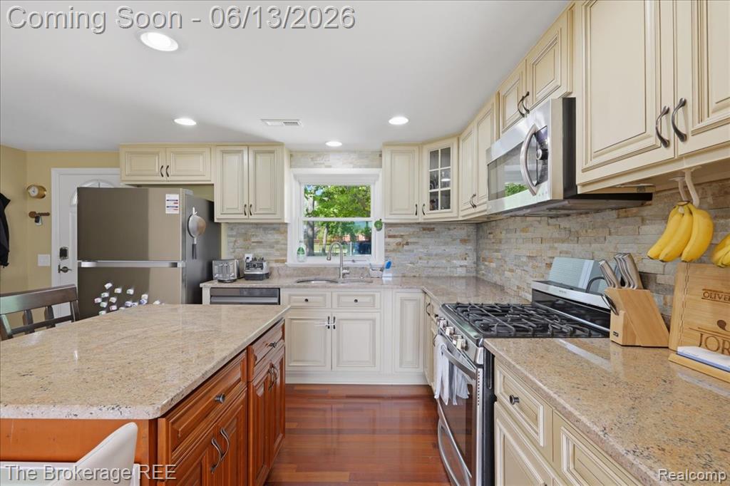 261 Reymont Road N, Waterford, MI 48327 — Photo 10